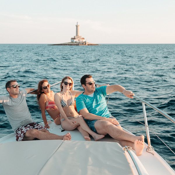BOAT ORCA MARE for 9 guests, Villa Pollentia with a pool near the sea, Pula, Istria, Croatia Pula