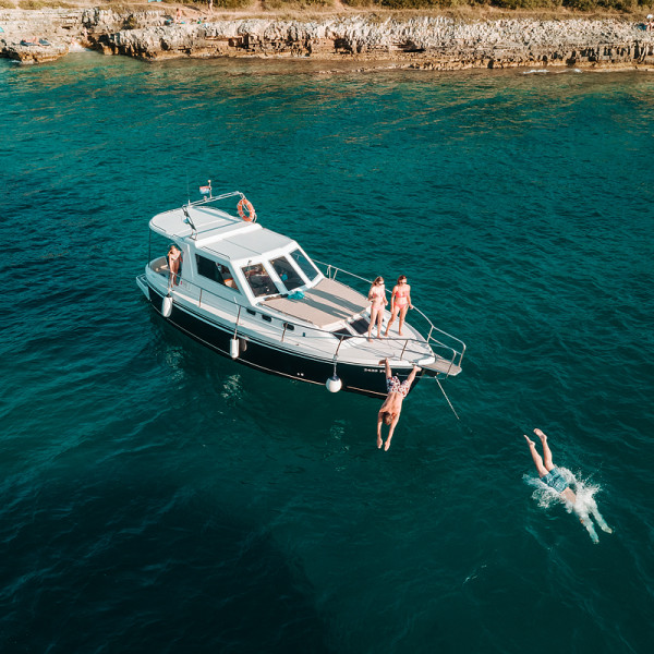 BOAT ORCA MARE for 9 guests, Villa Pollentia with a pool near the sea, Pula, Istria, Croatia Pula